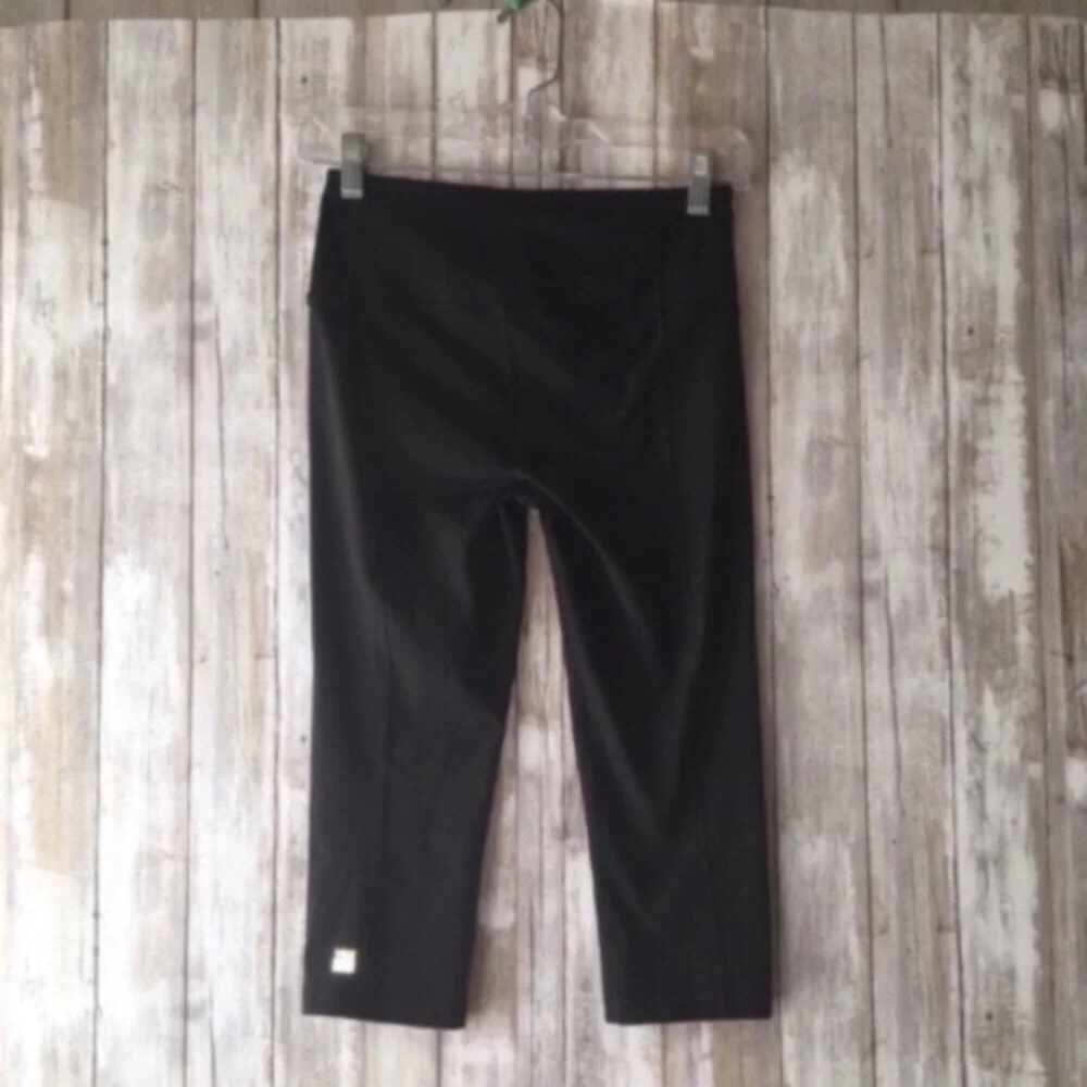 Victoria’s Secret VSX Black Crop Leggings - Picture 4 of 7
